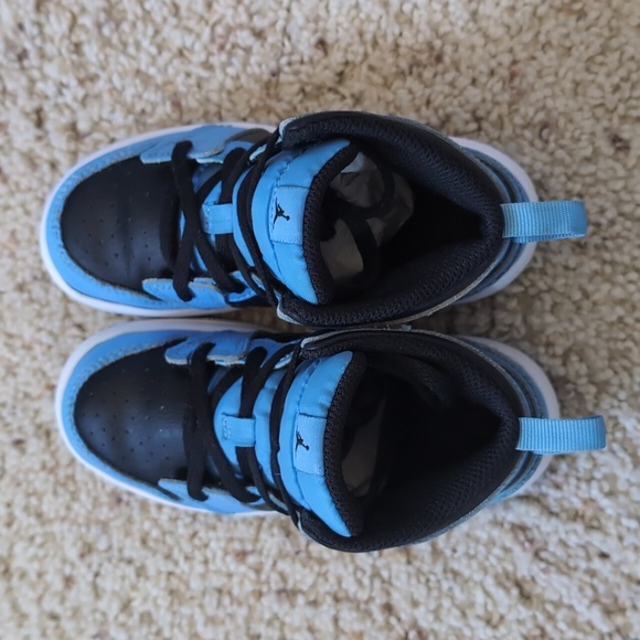 Jordan AJ 1 Mid Toddler Size 10c - Picture 6 of 12
